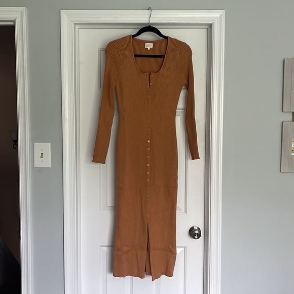Shop Labeye cardigan dress - Picture 4 of 5